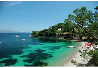 Paloma Beach on Saint-Jean-Cap-Ferrat is an unmissable stop with some top-class dining and clever cocktails ashore