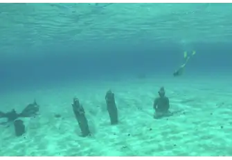 Take your underwater exploration deeper and visit the ruins of Buddha statues located in the depths of the lagoon 