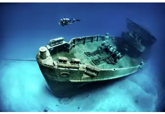 The USS Kitiwake shipwreck is still well intact allowing for full inside and outside exploration 