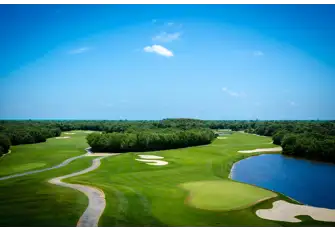 The Links golf course may not be located right besides the ocean, however an impromptu visit to the beach is possibility