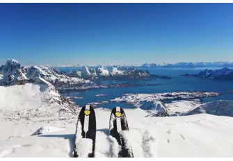 When you're not concentrating on your next turn, raise your eyes to check out the awesome view