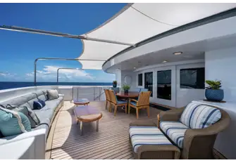 The spacious bridge deck aft