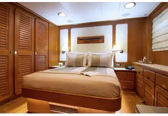 The VIP double suite. Steps either side of the pilothouse lead down to the lower deck guest lobby