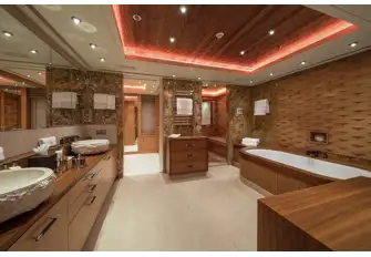 The owner's en suite
