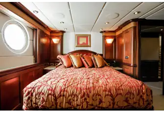 The full-beam VIP suite on the lower deck