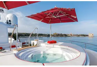 The jacuzzi forward of the mast is surrounded by sunpads