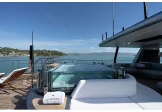 The sun deck's jacuzzi is a fabulous feature that guests will love