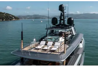 Length: 38.1m (125ft) | Guests: 10 in 5 cabins