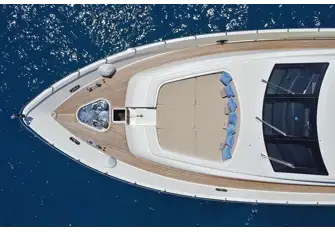 Walkaround sidedecks lead forward to a huge foredeck sunpad