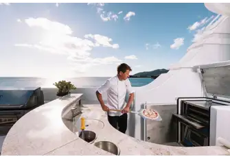 Freshly baked pizza al fresco? Or fine dining? Whichever is your style, FLAG will host you