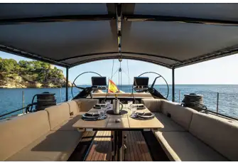The line-free guest cockpit has a removable carbon fibre-framed awning 