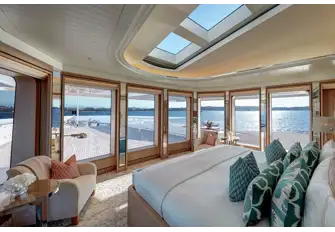 Length: 70m (229.7ft) | Guests: 12 in 7 cabins