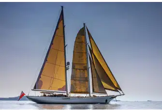 LETHANTIA now has brand-new sails
