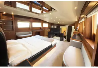 MASTU - Unusually, her owner's suite is on the main deck