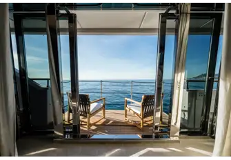 <figure id="ctl00_plcMainContent_plcBottomZones_lt_BottomZone_HtmlArea_widget7_ctl00_figImage" class="article-section__figure" style="margin: 0px 0px 1.875rem;"><figcaption class="article-section__figcaption" style=""><font color="#0b0c10" face="Quador, Microsoft YahHei, PingFang, Source Han Sans, Times New Roman, serif">Either side of the main deck's formal dining area there are sliding glass doors and fold-down balconies</font><br></figcaption></figure><p style="margin-bottom: 1.875rem; padding: 0px; font-size: 18px; line-height: 1.55; text-rendering: optimizelegibility; font-family: "FF Mark", Arial, sans-serif; letter-spacing: -0.02em; font-weight: 500; color: rgb(11, 12, 16);"></p>