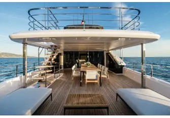 <figure id="ctl00_plcMainContent_plcBottomZones_lt_BottomZone_HtmlArea_widget2_ctl00_figImage" class="article-section__figure" style="margin: 0px 0px 1.875rem;"><figcaption class="article-section__figcaption" style=""><font color="#0b0c10" face="Quador, Microsoft YahHei, PingFang, Source Han Sans, Times New Roman, serif">Open-air dining on the upper deck aft</font><br></figcaption></figure><p style="margin-bottom: 1.875rem; padding: 0px; font-size: 18px; line-height: 1.55; text-rendering: optimizelegibility; font-family: "FF Mark", Arial, sans-serif; letter-spacing: -0.02em; font-weight: 500; color: rgb(11, 12, 16);"></p>
