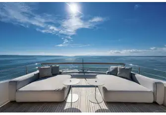 The spacious sun deck has a sun lounge aft with glass guard rails for uninterrupted visibility
