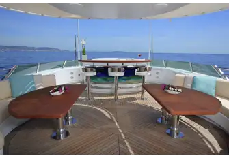 An extensive sun deck has a sit-up wet bar forward, lounge areas port and starboard that would suit informal dining, and occasional seating beneath the hardtop