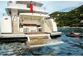 The beach club and its hydraulic swim platform for easy access to the ocean