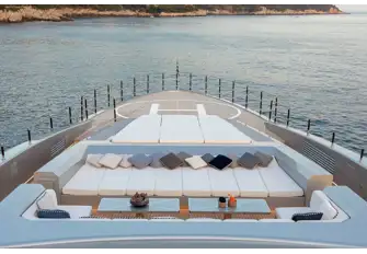 Huge sunpads and a touch-and-go helipad on the foredeck
