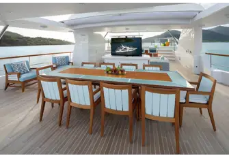 The sun deck has a jacuzzi, wet bar and BBQ forward, a lounge and dining area beneath the retractable bimini