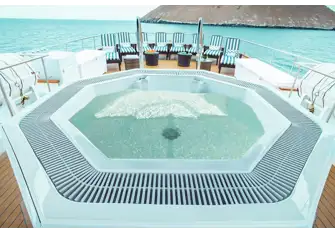 Jacuzzi with a view - the perfect combo