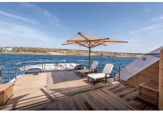TALISMAN C - The transom folds down to create a huge swim platform