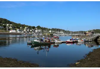 Tarbert lies on the banks of the beautiful Loch Fyne