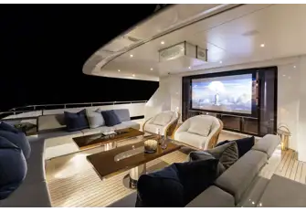 LAURENTIA's double sided screen lets you watch movies inside or out