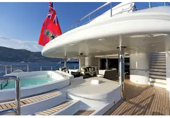 Large jacuzzi on the main deck aft