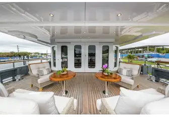 Large versatile space on the main deck aft