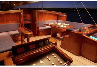 The guest cockpit aft of the main deck house