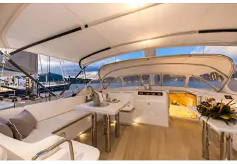The cockpit lounge is free of lines and family friendly