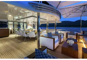 Bridge deck aft