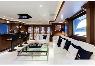 Sit-up bar and movie projector in the sky lounge