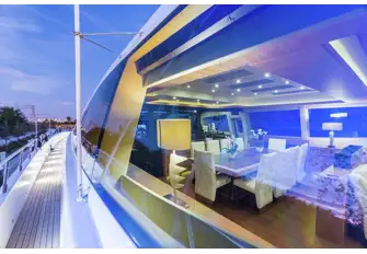 Large picture windows on the main deck