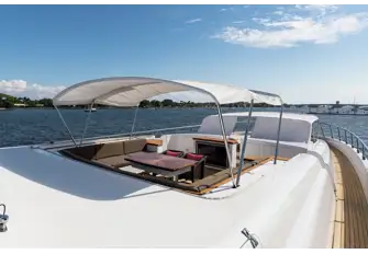 Foredeck lounge with sun pads forward