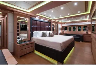 Full-beam owner's suite