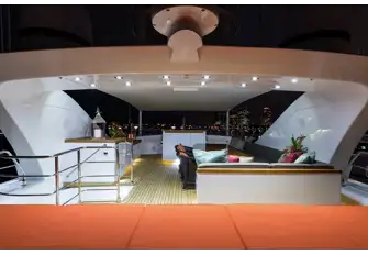 Spacious sun deck