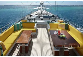 Flybridge lounge