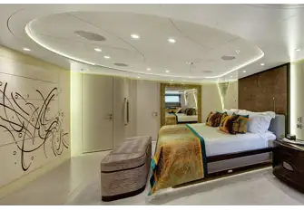 Full-beam owner's suite