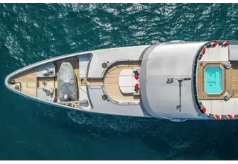Sun deck jacuzzi and upper deck Portuguese bridge