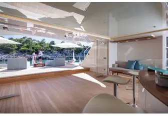 A very spacious beach club on the lower deck aft