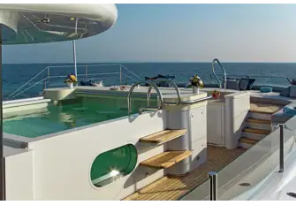 VENTUM MARIS - Sun deck pool with wet bar and a jacuzzi forward