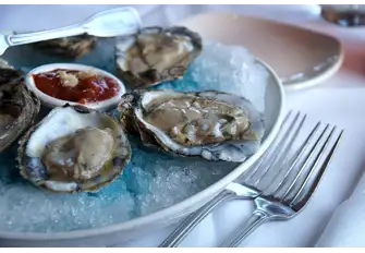 La Marée Monaco - Freshly shucked oysters are always on the menu