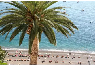 Step from beach to bar in Positano