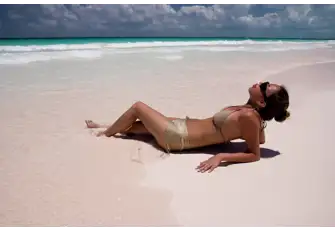 The instantly recognisable pink sands on the east coast of Harbour Island