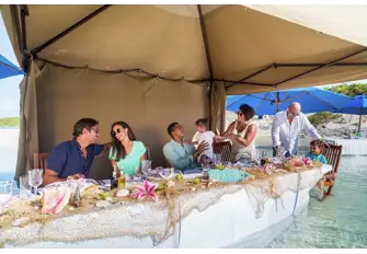 Unforgettable dining with sand between your toes