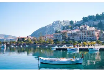 Nafpilo nestles between the hillside and the sea
