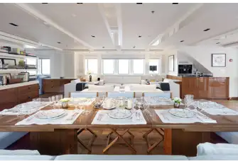 Light, bright lounge and dining space